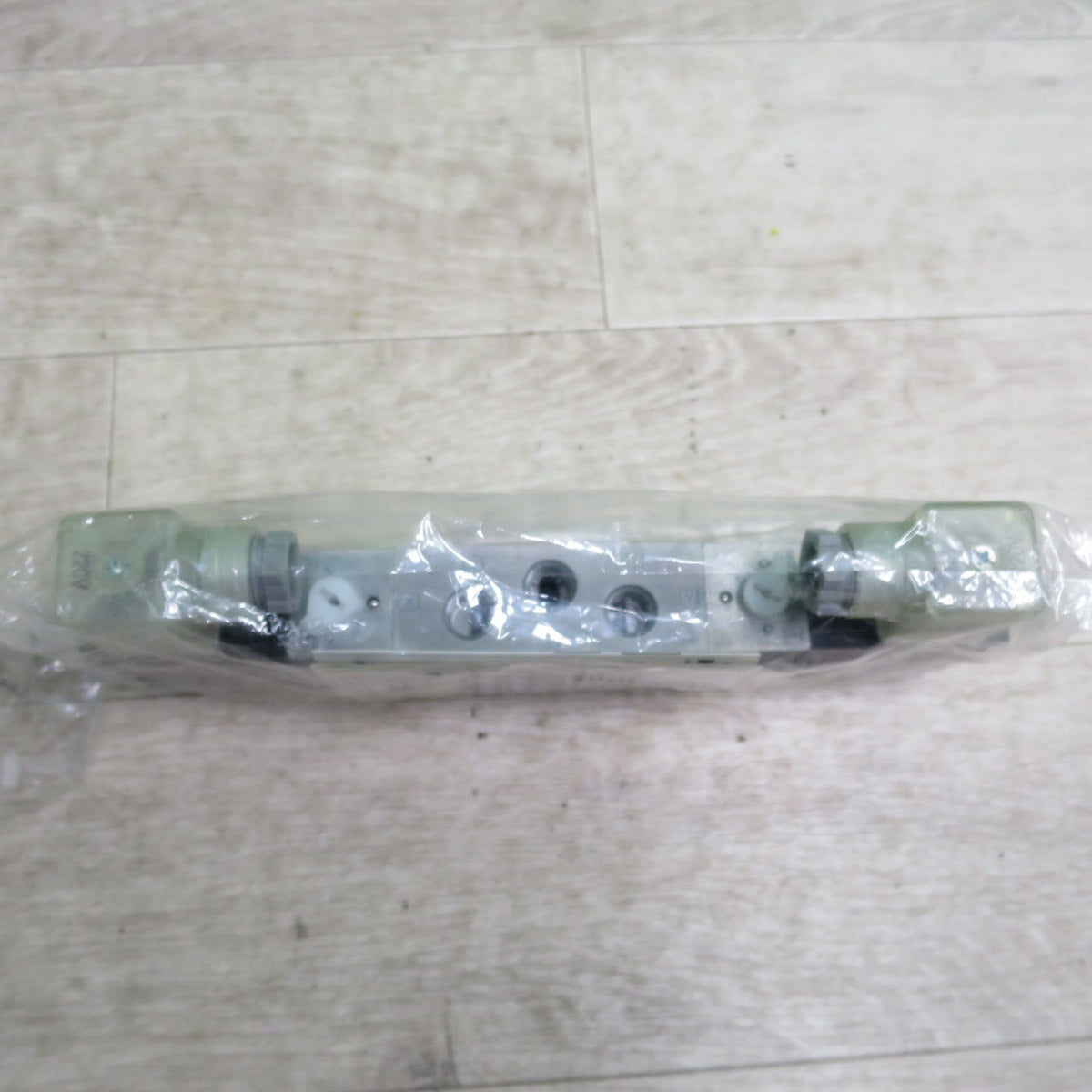 [送料無料] 未使用☆CKD セレックス バルブ 200V 4F220-08-L 4Fシリーズ 空気圧 バルブ パイロット式 5ポート弁 ①☆