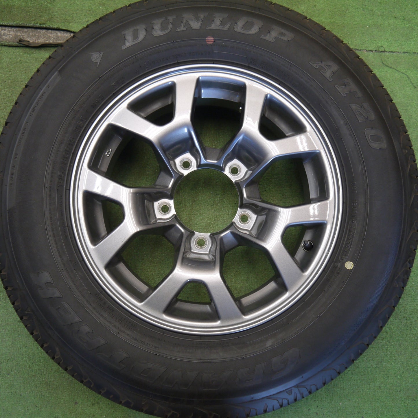新車外し！23年◎スズキ JB74W ジムニー シエラ 純正 195/80R15 ダンロップ AT20 グラントレック 15インチ PCD139.7/5H◎6072401Hノ