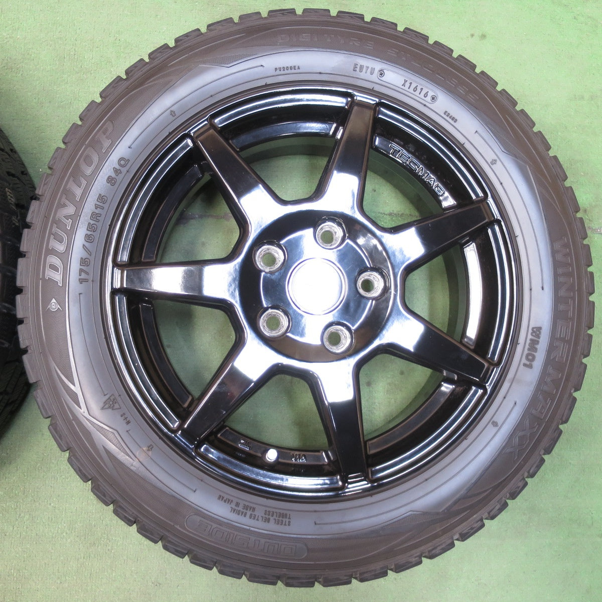 バリ溝！9分★BMW MINI 等 TECMAG 175/65R15 スタッドレス ダンロップ ウインターマックス WM01 テクマグ 15インチ PCD112/5H★5102410イス