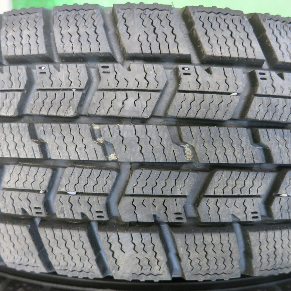 バリ溝！24年！9.5分以上★スタッドレス 155/65R14 グッドイヤー アイスナビ7 SPORT VENAD 社外 アルミ 14インチ PCD100/4H★6041902HAス