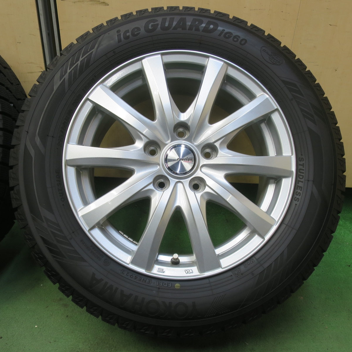 バリ溝！23年！キレイ！9.5分◎スタッドレス 215/60R16 ヨコハマ アイスガード iG60 ravrion RS01 ラブリオン 16インチ PCD114.3/5H◎6093001イス