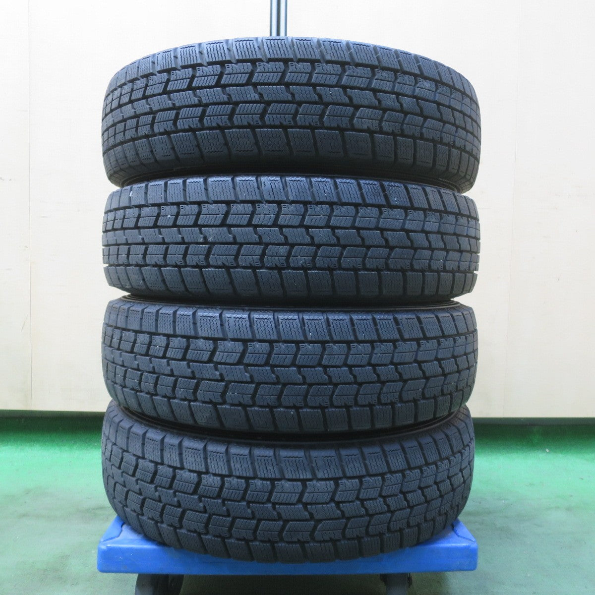 バリ溝！23年！キレイ！9.5分以上★スタッドレス 155/65R14 グッドイヤー アイスナビ7 D.O.S. DOS 14インチ PCD100/4H★6060601イス