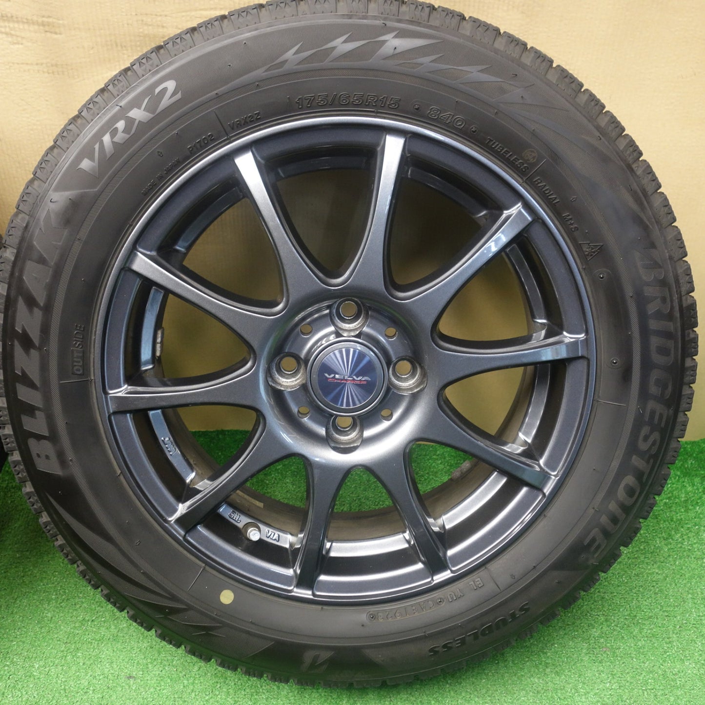 バリ溝！23年！キレイ！8.5分★スタッドレス 175/65R15 ブリヂストン ブリザック VRX2 VELVA CHARGE ヴェルヴァ 15インチ PCD100/4H★6050301KTス