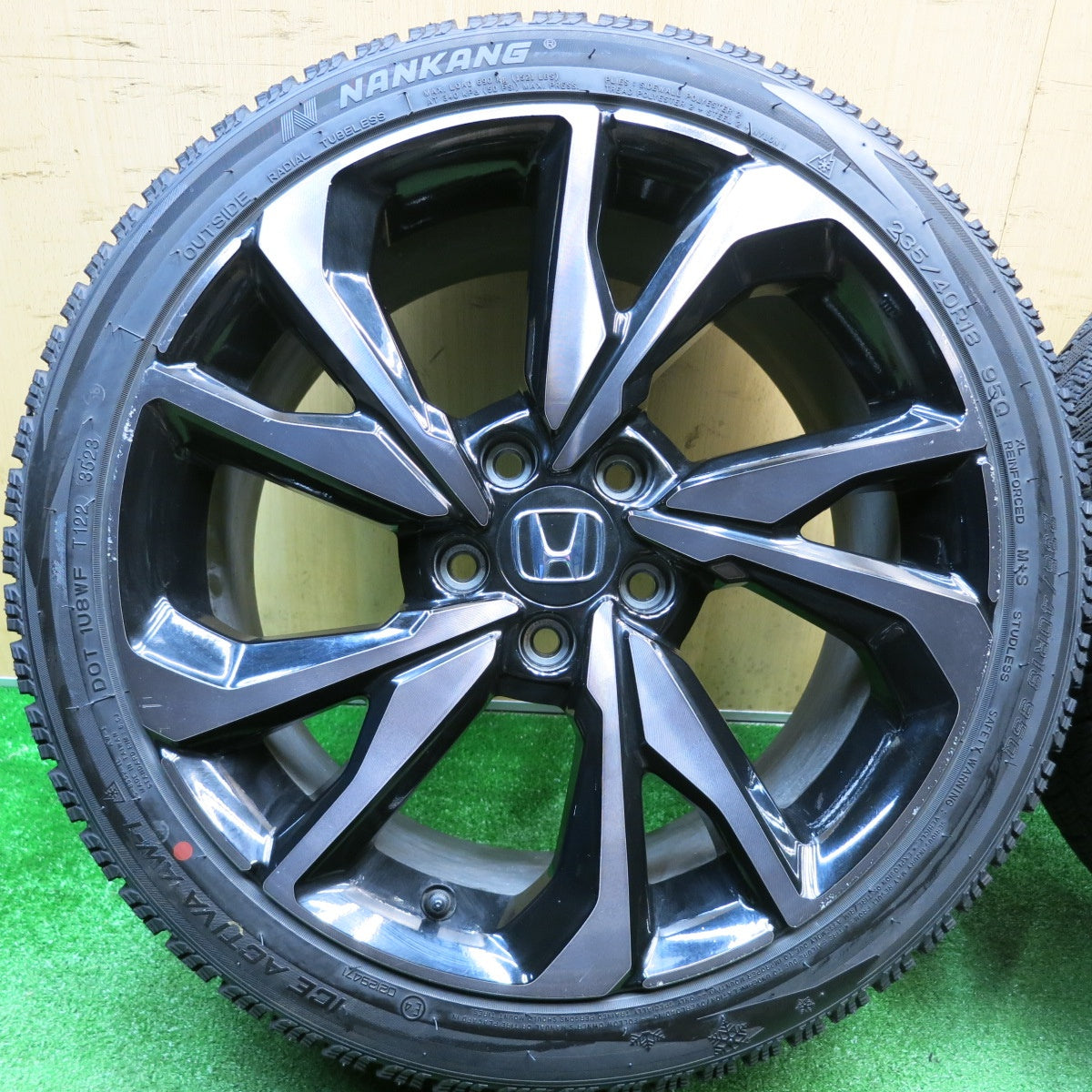 バリ溝！23年！9.5分★ホンダ FK7 シビック 純正 235/40R18 スタッドレス ナンカン アイスアクティバ AW-1 18インチ PCD114.3/5H★5121406HAス