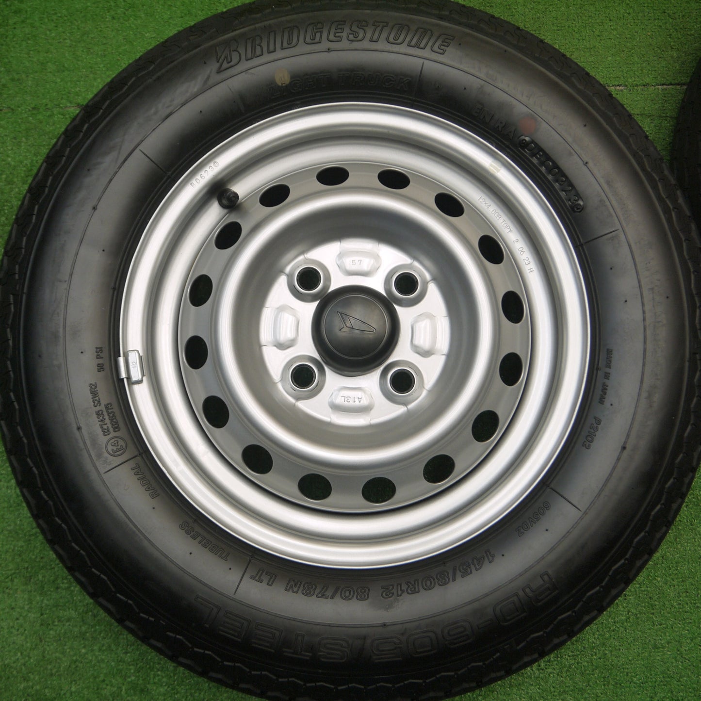 [送料無料] 新車外し! 23年★ダイハツ ハイゼット 純正 スチール 145/80R12 ブリヂストン RD-605 STEEL 12インチ PCD100/4H★4100201Hノ