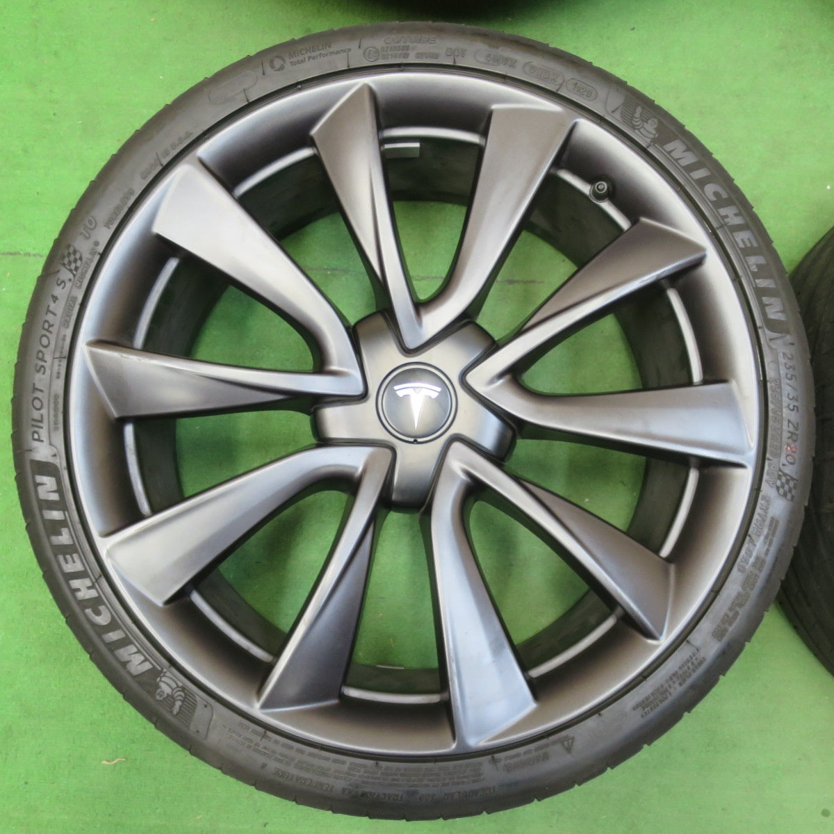 [送料無料] キレイ！20年★テスラ モデル3 純正 235/35R20 ミシュラン パイロットスポーツ4 S 20インチ PCD114.3/5H★4111601イノ
