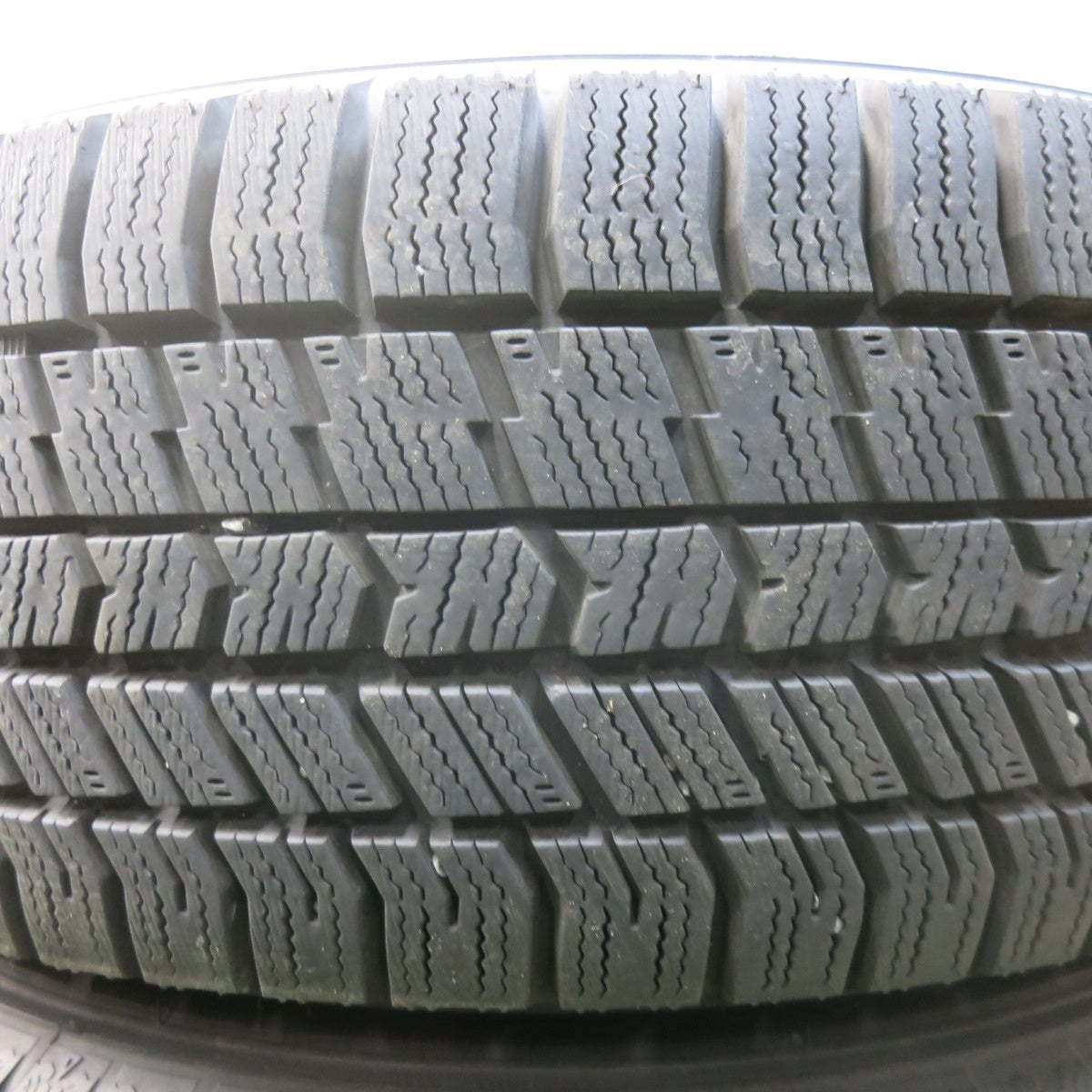 バリ溝！23年！キレイ！9.5分★スタッドレス 205/65R16 グッドイヤー アイスナビ8 ravrion RS01 ラブリオン 16インチ PCD114.3/5H★6012601SKス
