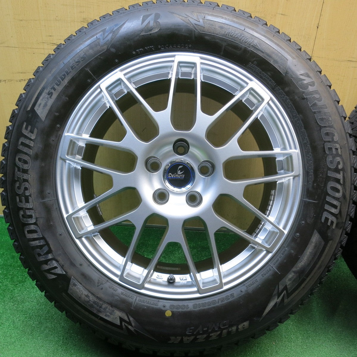 センサー付！バリ溝！23年！キレイ！9.5分★スタッドレス 235/65R18 ブリヂストン ブリザック DM-V3 Delmore LC.S デルモア 18インチ PCD114.3/5H★6011707HAス