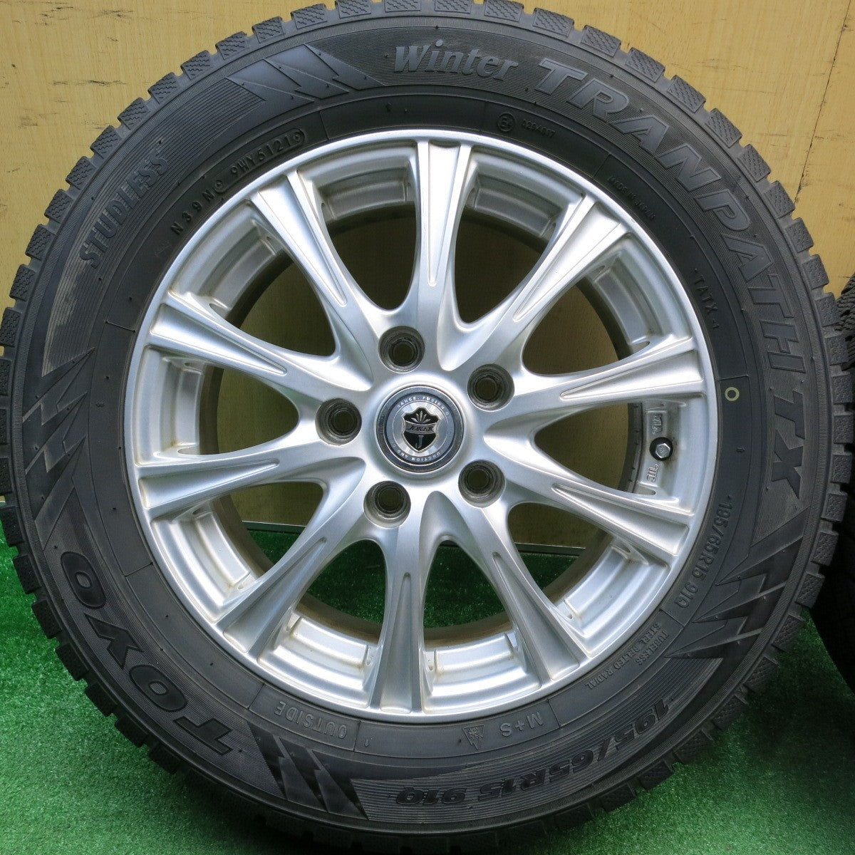 バリ溝！8.5分★スタッドレス 195/65R15 トーヨー ウインター トランパス TX JOKER ジョーカー 15インチ PCD114.3/5H★6011708HAス