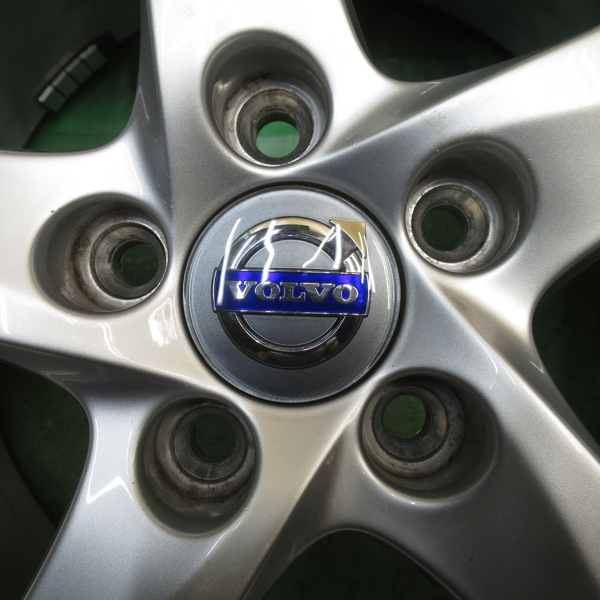 バリ溝！24年！キレイ！9.5分以上◎ボルボ V60 純正 HERA 215/55R16 スタッドレス ジーテックス WH2000 ヘラ 16インチ PCD108/5H◎6092907NJス