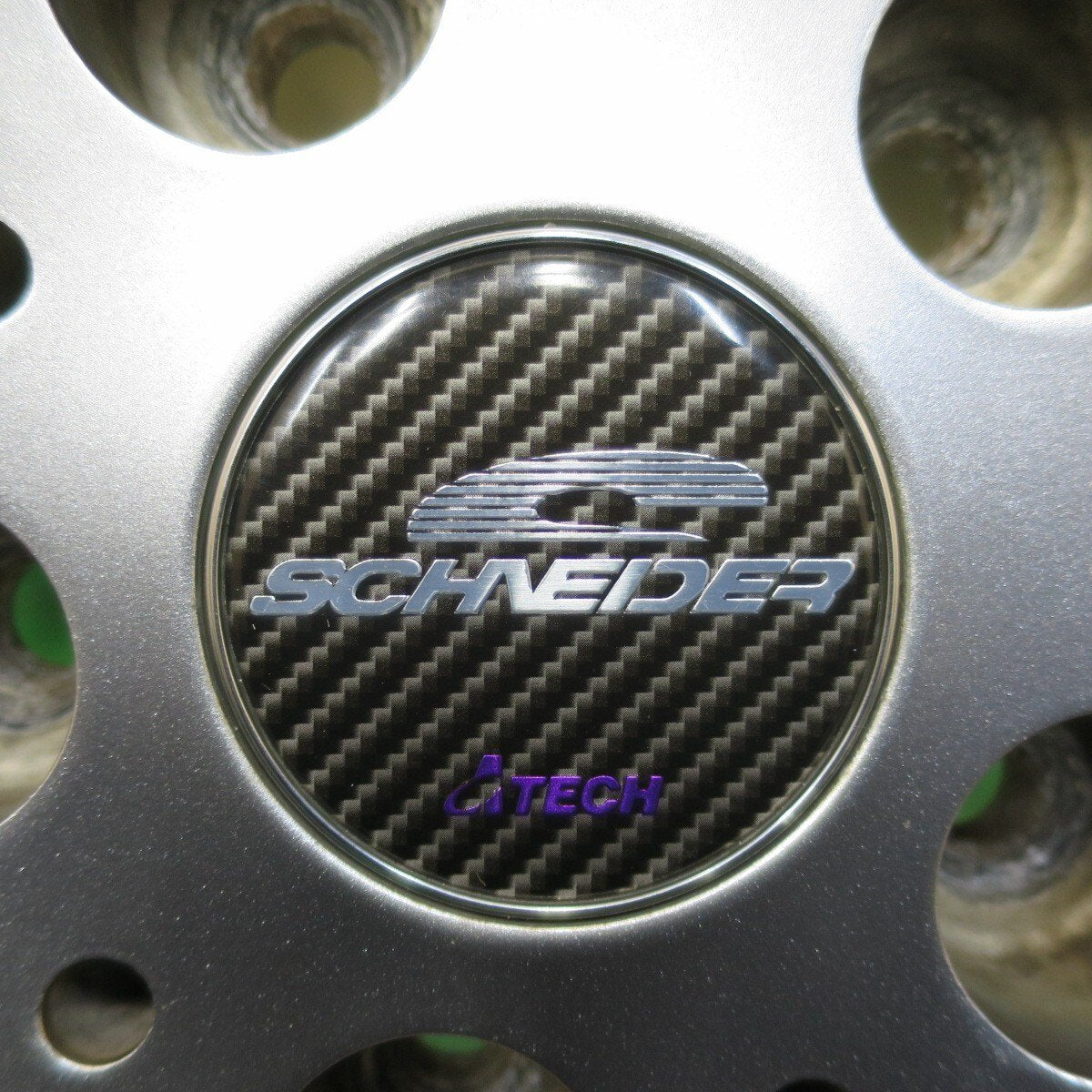 バリ溝！22年！キレイ！9.5分以上★スタッドレス 215/55R17 ラウフェン I FIT IZ SCHNEIDER シュナイダー 17インチ PCD114.3/5H★5011605イス