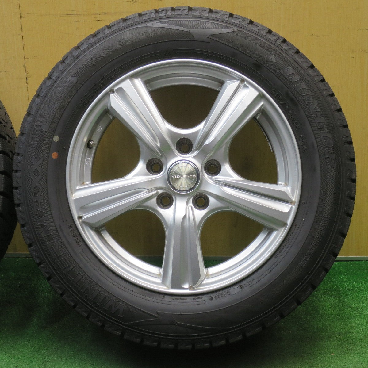 バリ溝！9.5分★スタッドレス 215/60R16 ダンロップ ウインターマックス WM02 VIOLENTO ヴィオレント 16インチ PCD114.3/5H★6021003NJス