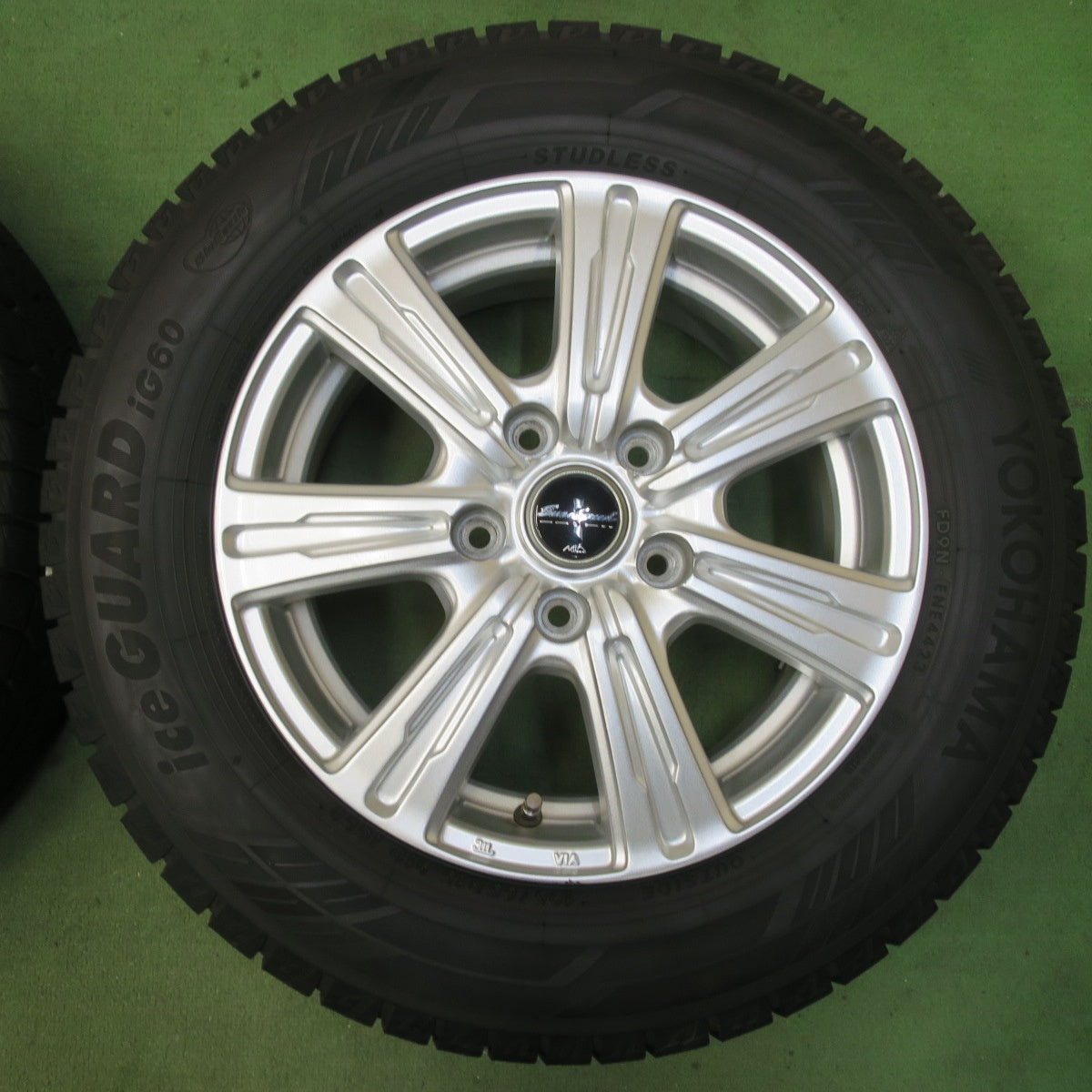 バリ溝！23年！キレイ！9.5分★スタッドレス 195/65R15 ヨコハマ アイスガード iG60 EuroSpeed MiD ユーロスピード 15インチ PCD114.3/5H★5112911イス