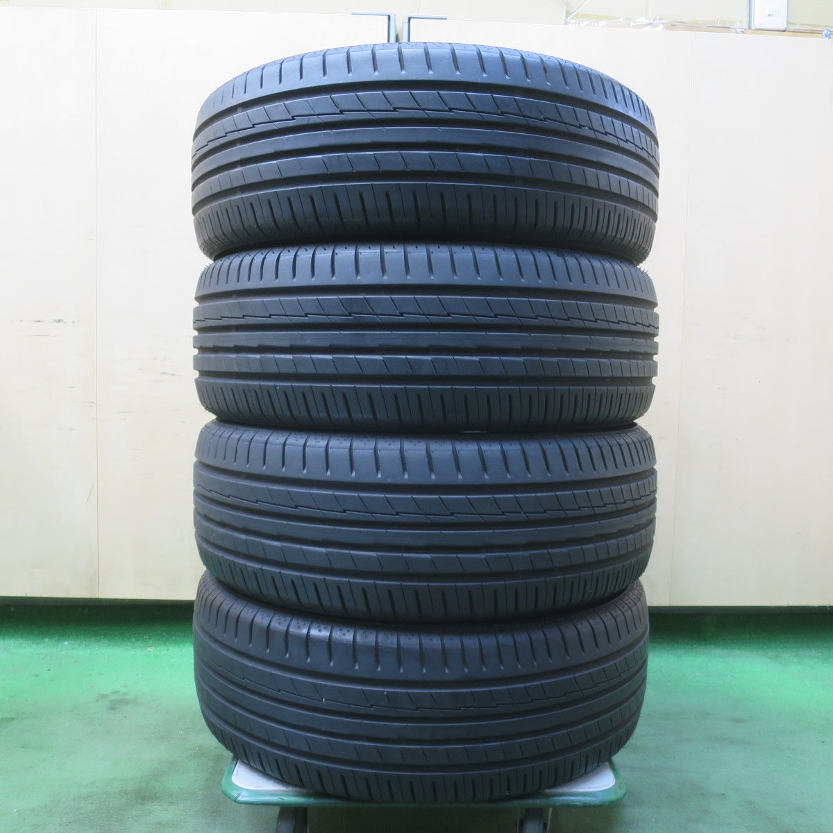 バリ溝！9.5分★205/55R16 ヨコハマ BluEarth-A AE50 ブルーアース 16インチ タイヤ 86 BRZ アクセラ アイシス ブレイド アコード 等★6030406イノタ