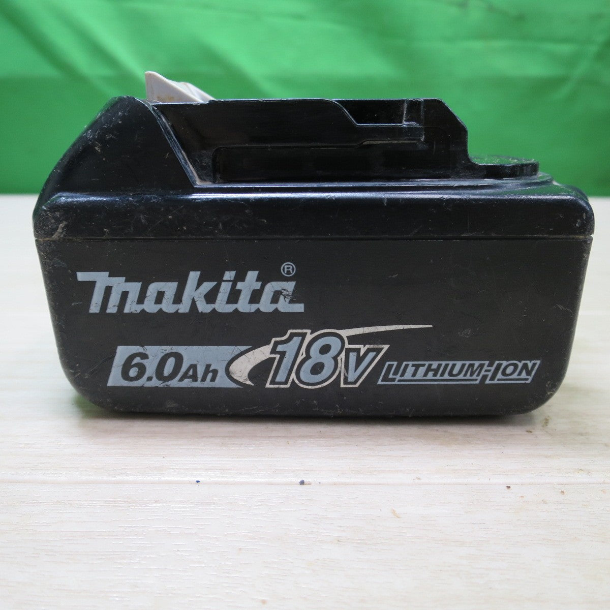 [送料無料] 付属品付き☆マキタ 165mm 充電式 マルノコ HS631D 18V BL1860B バッテリー付き コードレス ガイド 並行定規 切断機 丸のこ 電動 工具 makita☆