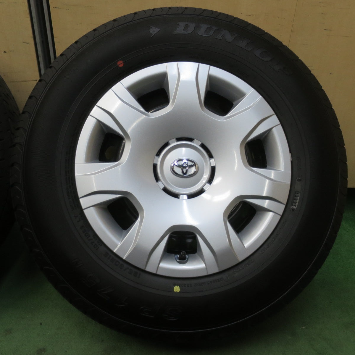 新車外し！25年★トヨタ 200系 ハイエース 純正 スチール 195/80R15 107/105S ダンロップ SP175N 15インチ PCD139.7/6H★6021401イノ