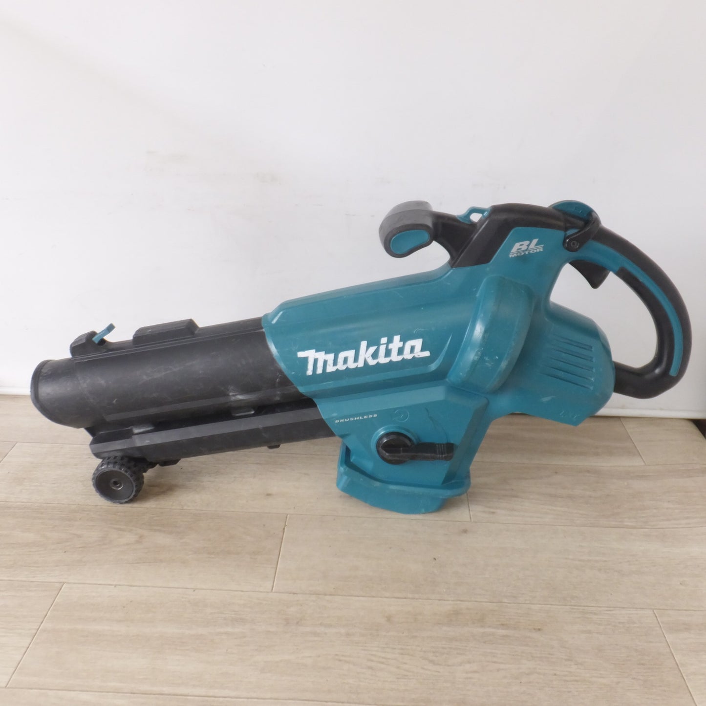 [送料無料] ★マキタ makita 充電式ブロワ集じん機 MUB187D 18V 本体のみ ダストバッグなし★