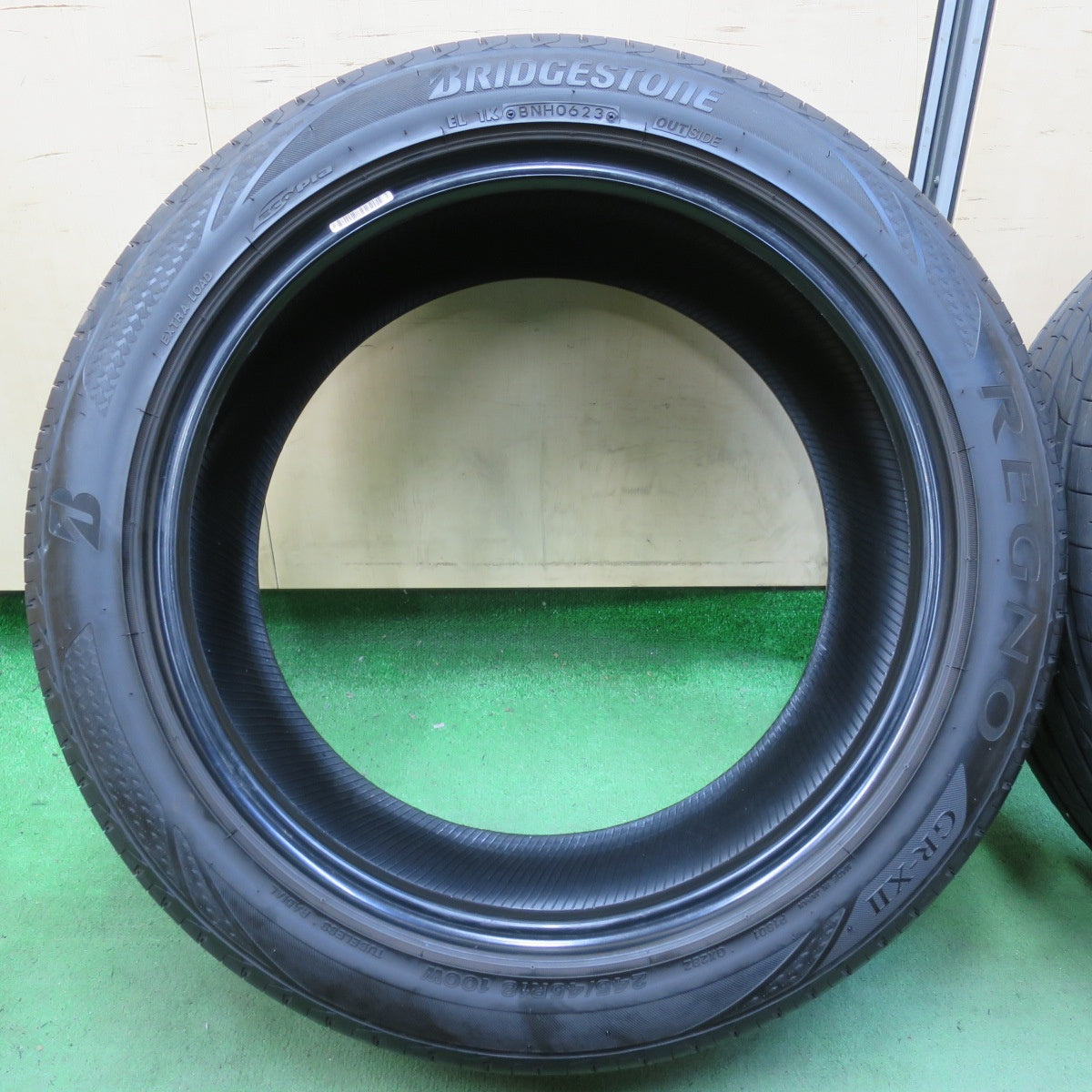 バリ溝！23年！9.5分★245/45R18 ブリヂストン レグノ GR-X2 タイヤ 18インチ スカイライン フーガ BMW 5シリーズ 等★5042807イノタ