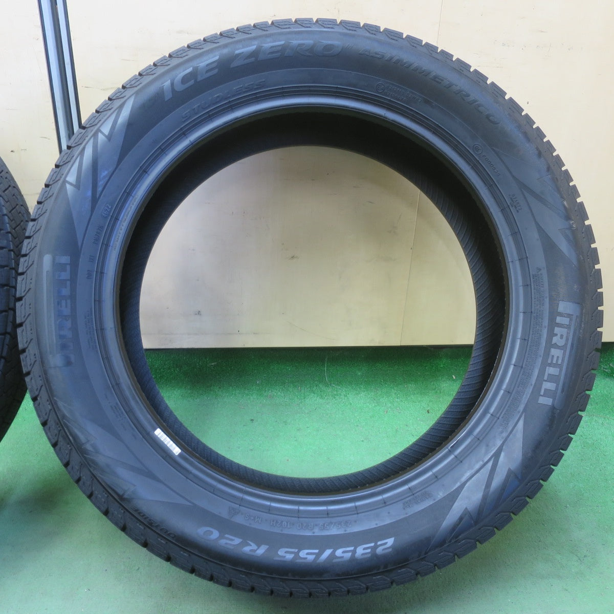 ほぼ未使用！22年★スタッドレス 235/55R20 ピレリ アイスゼロ アシンメトリコ タイヤ 20インチ レクサス NX RX 等★6051510イスタ