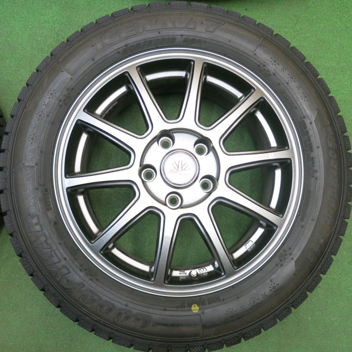 ほぼ未使用！22年！キレイ★LOXARNY SPORT SP10 205/60R16 スタッドレス グッドイヤー アイスナビ7 ロクサーニ スポーツ 16インチ PCD114.3/5H★6012512HAス