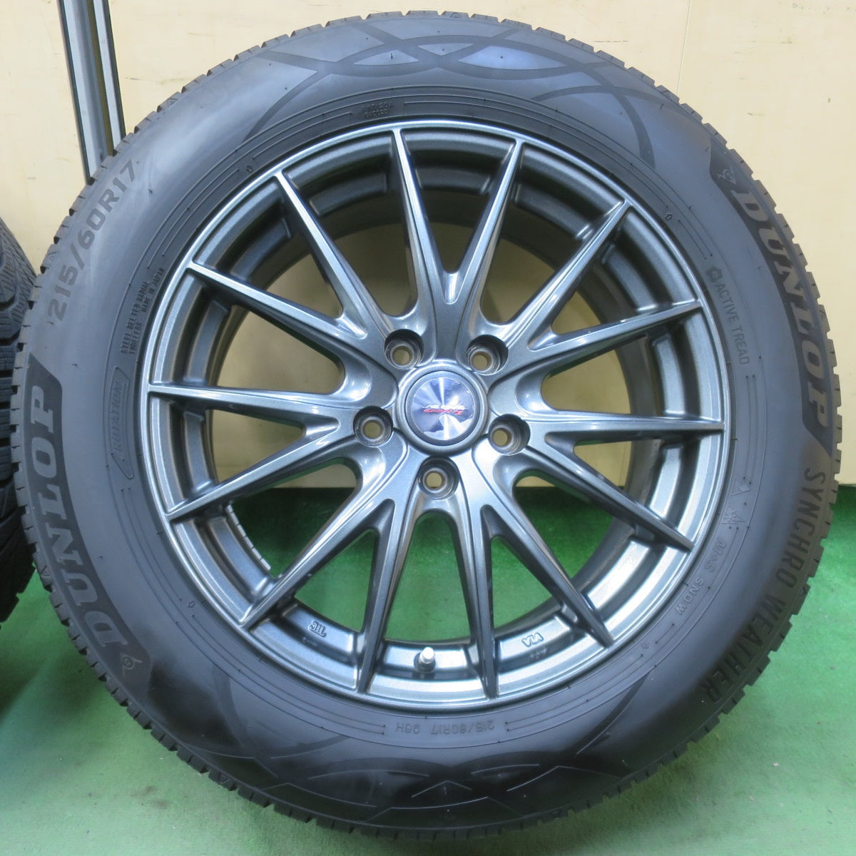 キレイ！25年◎215/60R17 ダンロップ SYNCHRO WEATHER オールシーズン VELVA SPORT Z ヴェルヴァ 17インチ PCD114.3/5H◎6090408イス