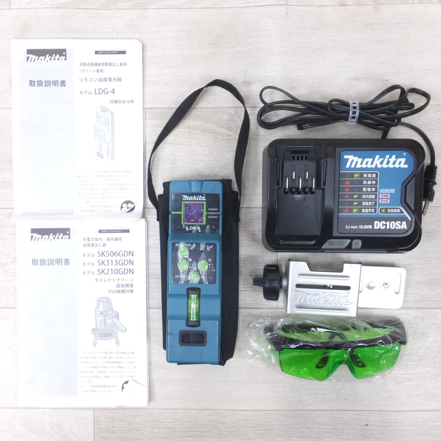 [送料無料] ◆マキタ 充電式 屋内 屋外 兼用 追尾 墨出し器 フルライン SK506GD 受光器 バッテリー 充電器 ケース 付き  墨出器 電動 工具◆