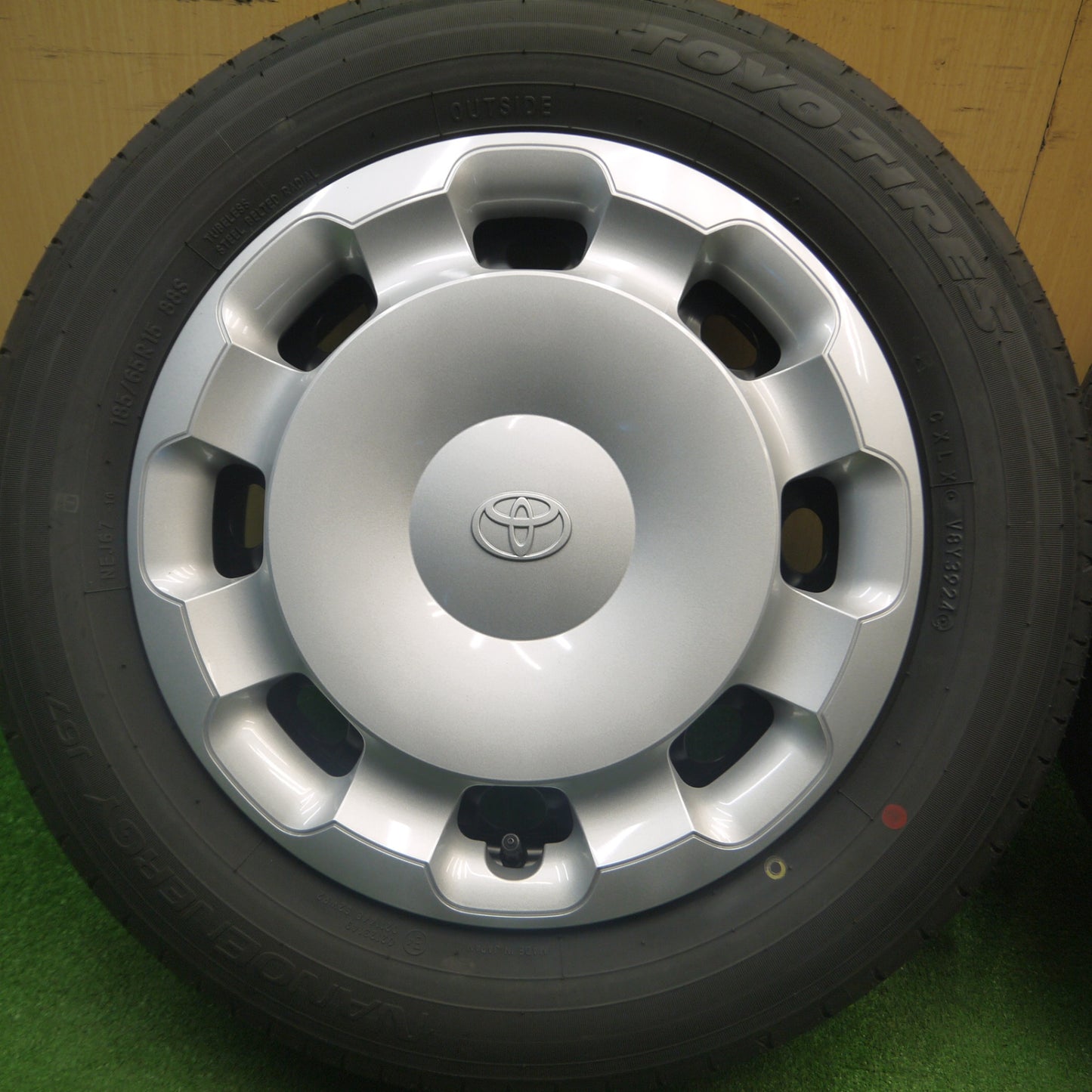 [送料無料] 新車外し！24年★トヨタ 10系 シエンタ 純正 スチール 185/65R15 トーヨー ナノエナジー J67 15インチ PCD100/5H★5020409Hノ