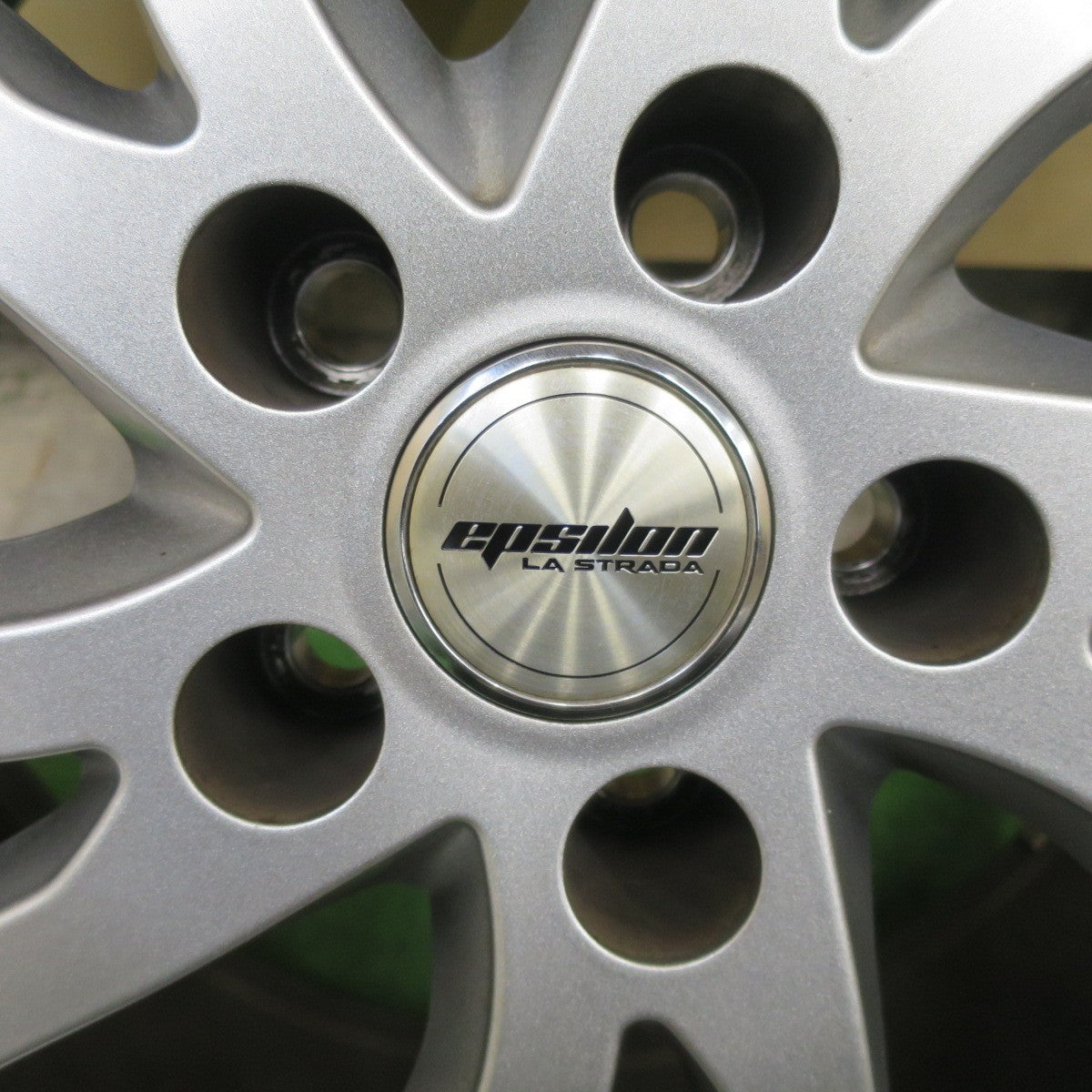 バリ溝！キレイ！9.5分★スタッドレス 235/45R18 ブリヂストン ブリザック VRX3 epsdon LA STRADA ラストラーダ 18インチ PCD114.3/5H★6022502TTス