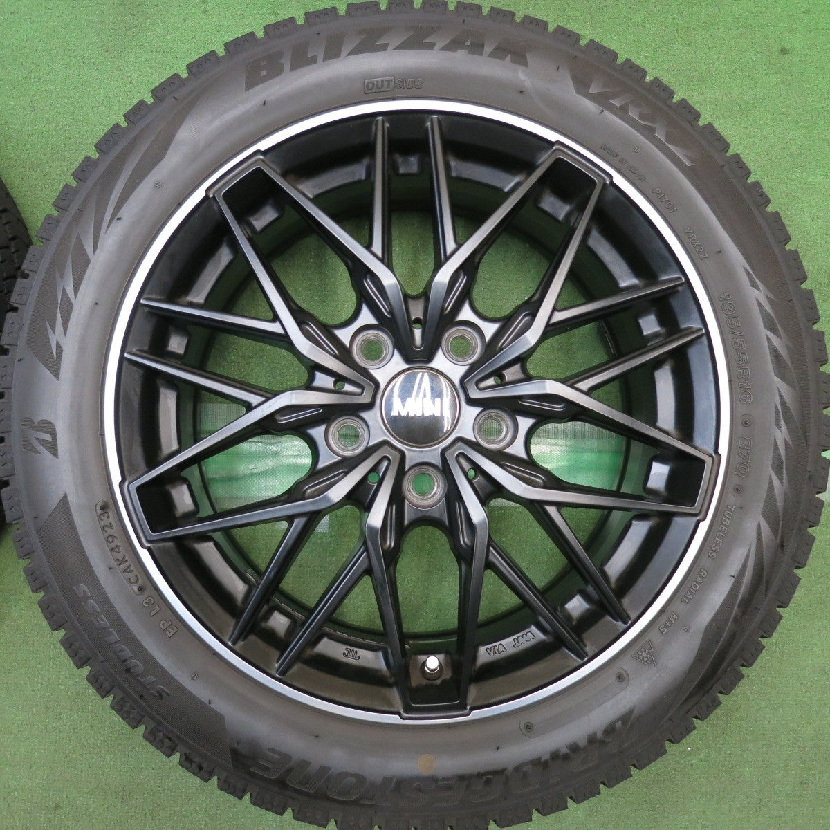 バリ溝！23年！キレイ！9.5分◎BMW MINI 等 EUROBAHN nurburg MTX 195/55R16 スタッドレス ブリヂストン ブリザック VRX2 ユーロバーン ニュルブルグ 16インチ PCD112/5H◎6101107HAス