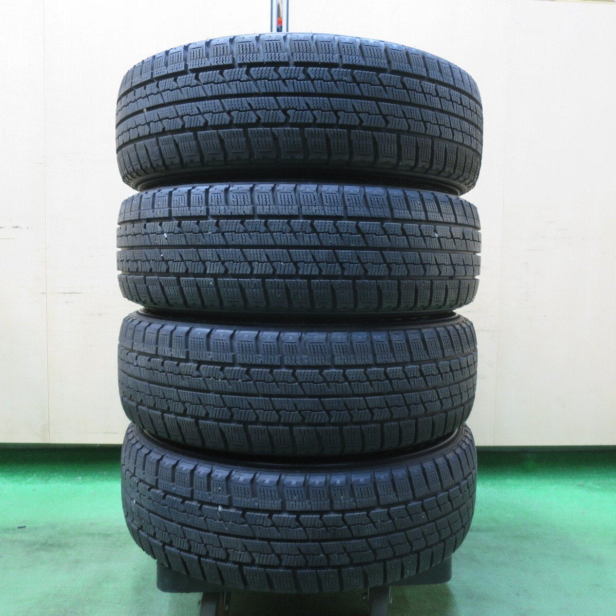 バリ溝！キレイ！9分★アウディ ワーゲン等 IRVINE F01 185/60R15 スタッドレス グッドイヤー アイスナビ ZEA2 アーヴィン 15インチ PCD100/5H★5031702イス