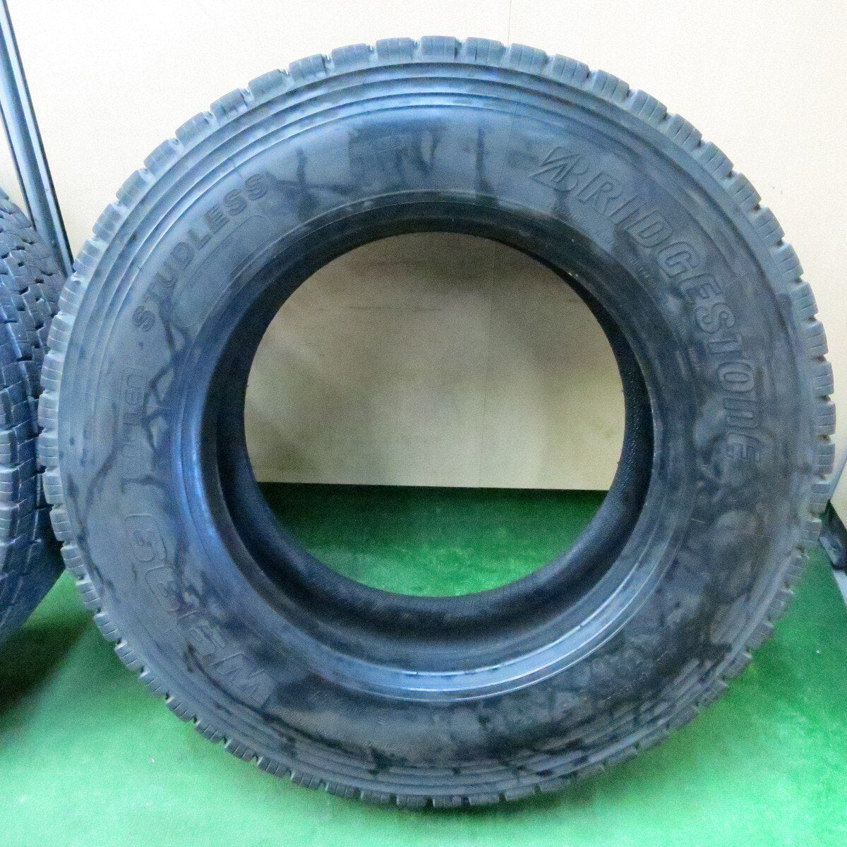 バリ溝！23年！9分★トラック タイヤ 245/70R19.5 136/134J スタッドレス ブリヂストン W999 19.5インチ★4050407ナス