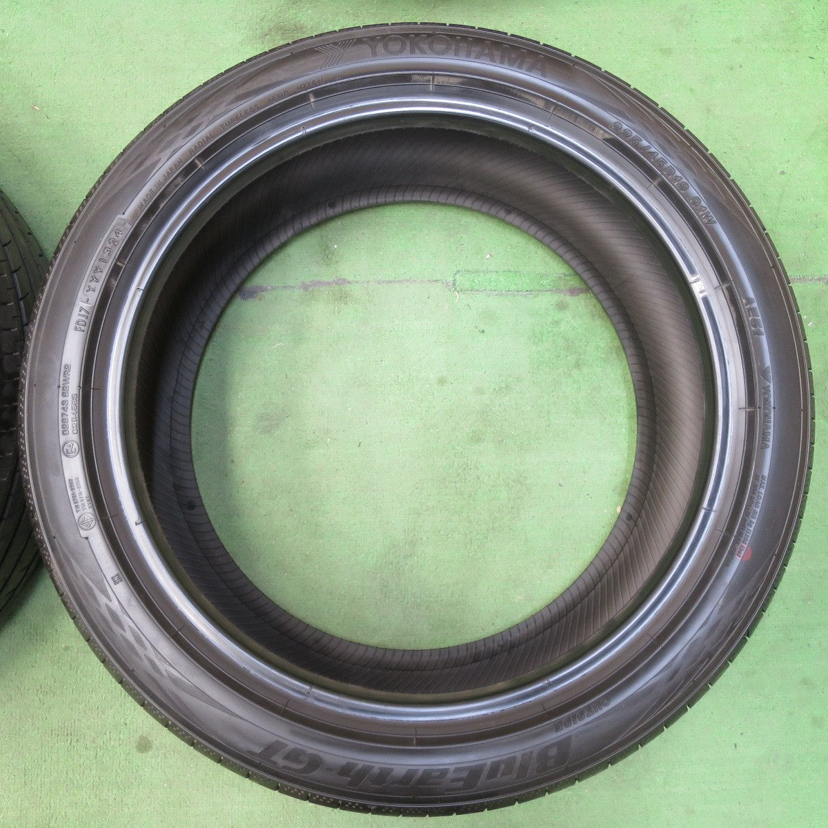 [送料無料] 新車外し！24年★225/45R18 ヨコハマ BluEarth-GT AE51 ブルーアース タイヤ 18インチ レヴォーグ クラウン カムリ オデッセイ 等★5040512イノタ