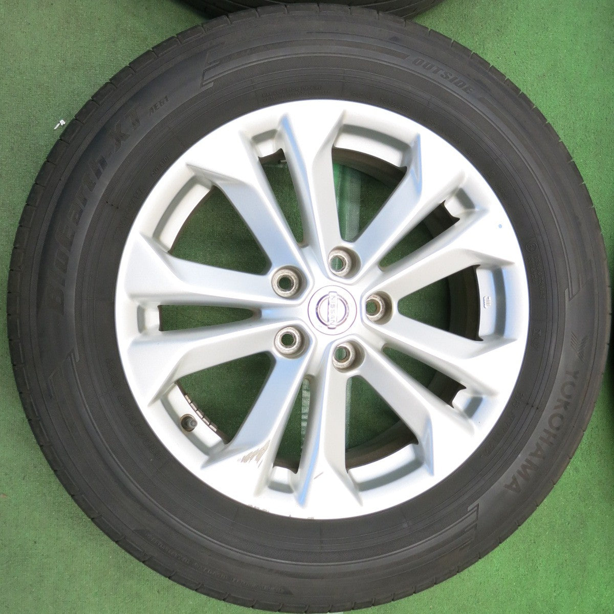 キレイ！22年◎日産 T32 エクストレイル 純正 225/65R17 ヨコハマ BluEarth-XT AE61 17インチ PCD114.3/5H◎6092403HAノ