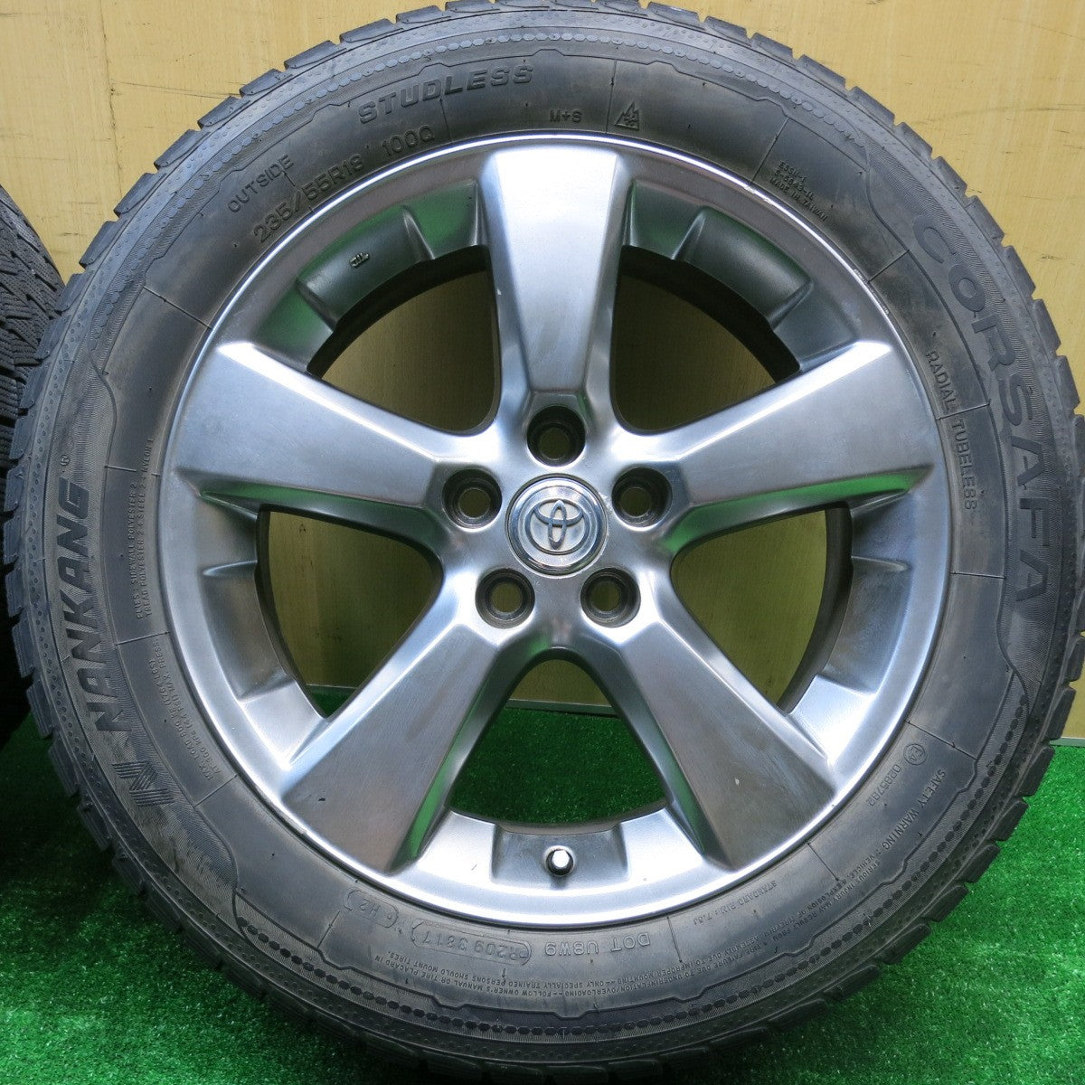 バリ溝！9.5分★トヨタ 30系 ハリアー 純正 235/55R18 スタッドレス ナンカン CORSAFA 18インチ PCD114.3/5H★5100901HAス