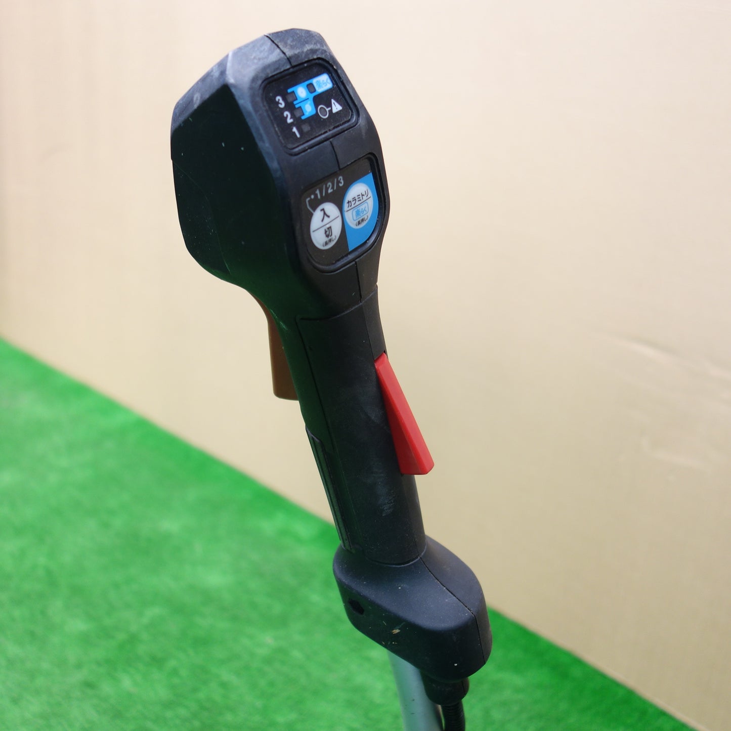 【愛知発 直接引取限定】◆マキタ 充電式 草刈機 MUR015G 40V(max) 本体のみ コードレス ハンドル式 草刈り機 刈り払い機 Makita◆