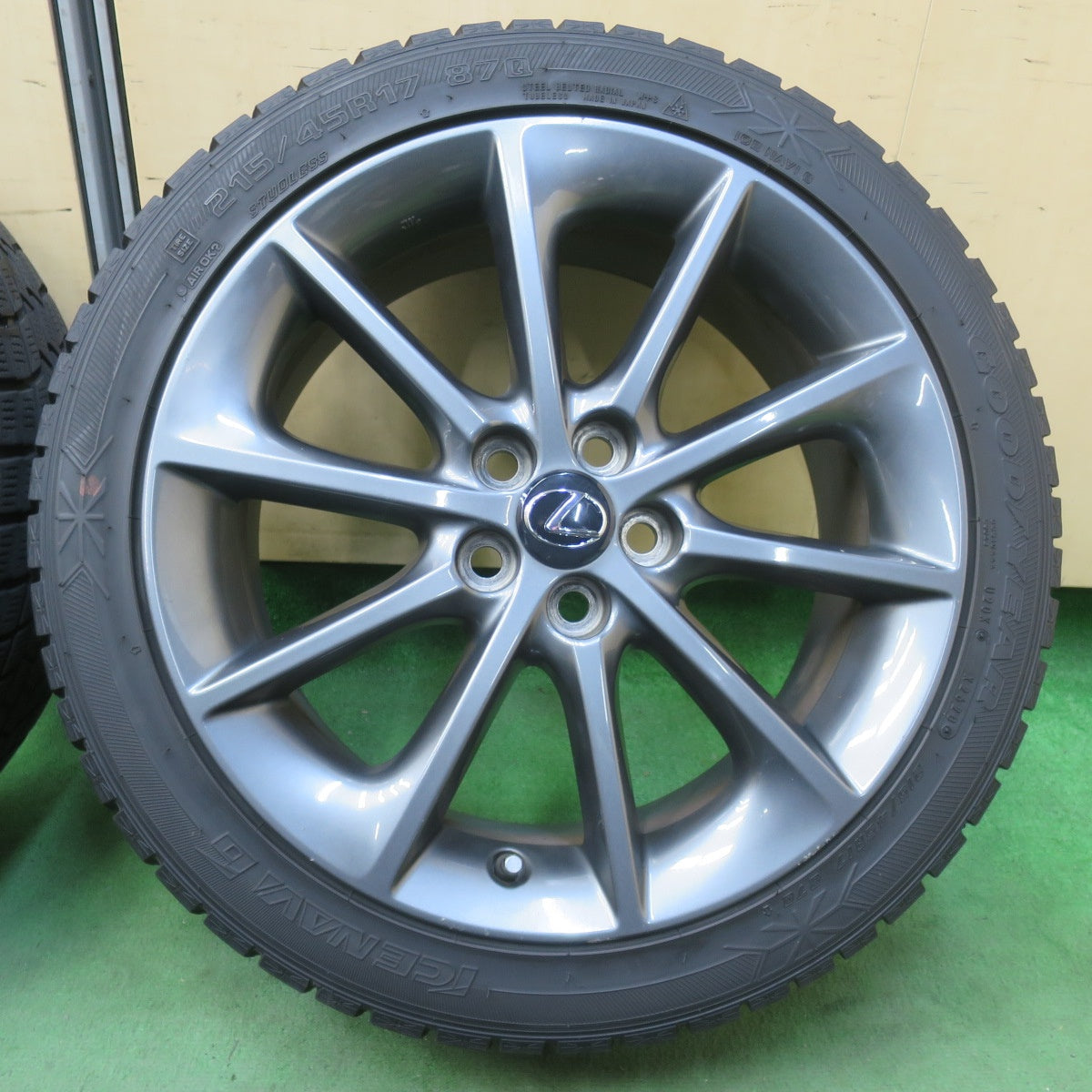 4本価格★レクサス CT 200 h 純正 215/45R17 スタッドレス グッドイヤー アイスナビ6 17インチ PCD100/5H★6011608イス
