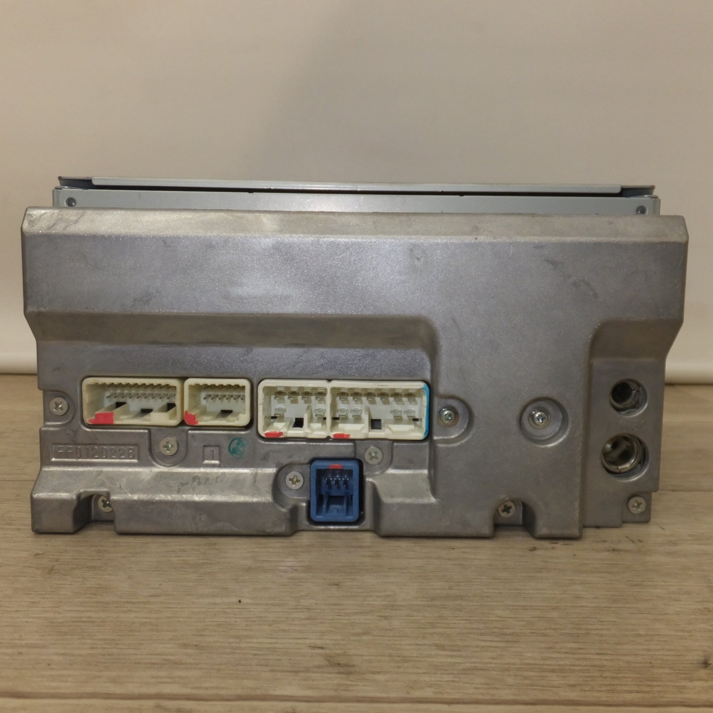 [送料無料] ★松下製 トヨタ 純正 プリウス NHW20 カーオーディオ CD MD プレーヤー 86120-47180(30)★