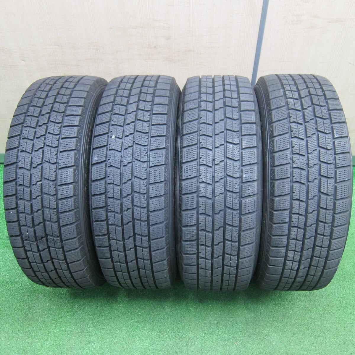 バリ溝！22年！キレイ！9.5分以上★スタッドレス 205/60R16 グッドイヤー アイスナビ7 FEID 16インチ PCD114.3/5H★4121406TNス