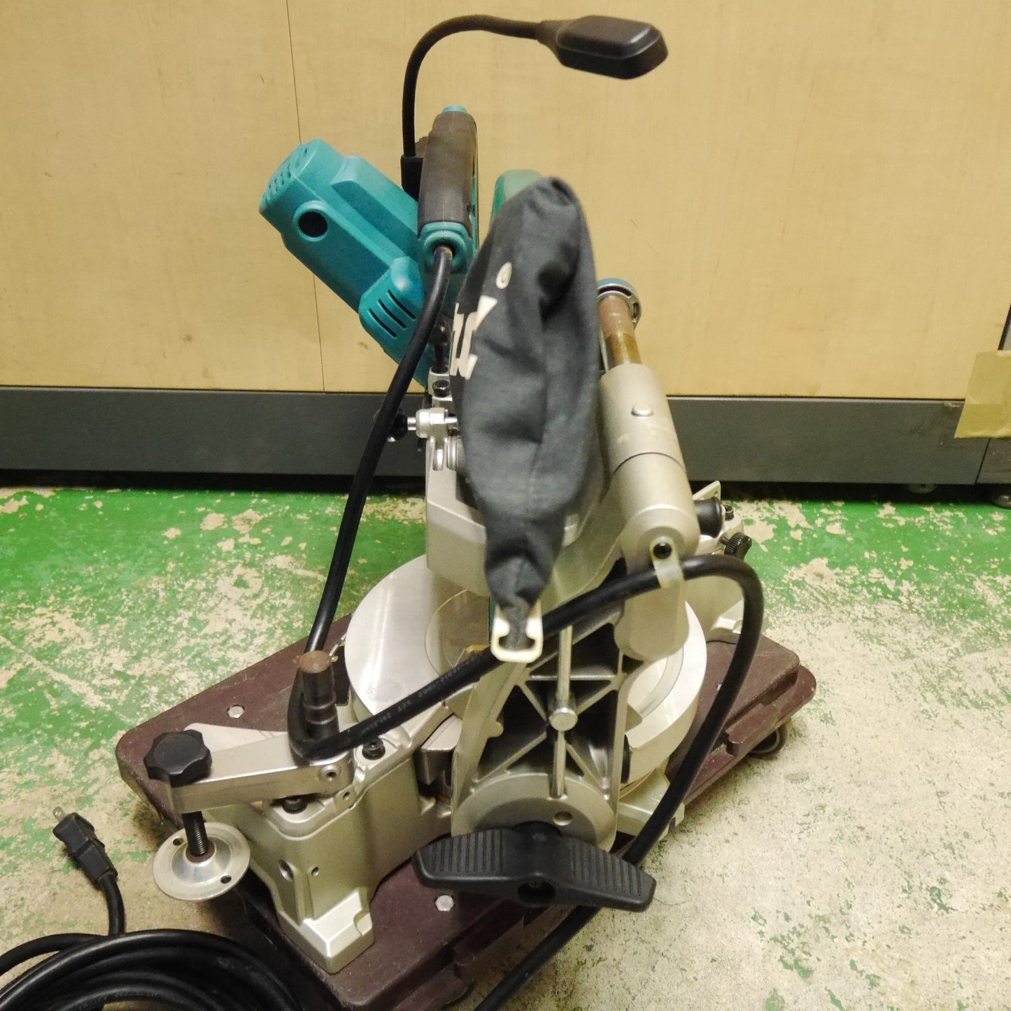 [送料無料] ☆マキタ 165mm スライド マルノコ LS0613FL 電動 工具 切断機 丸のこ 丸ノコ 丸鋸 木工用 makita☆