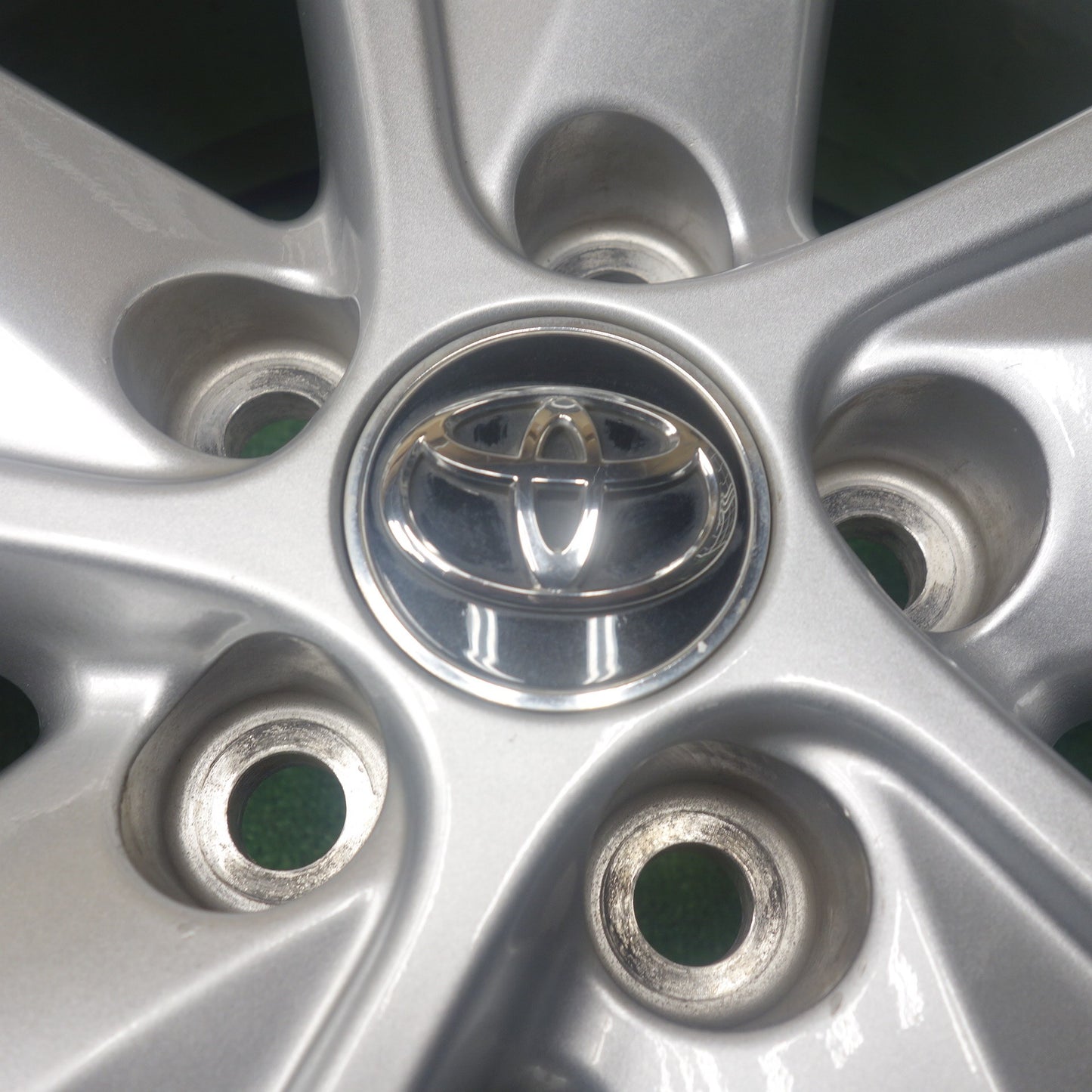 バリ溝！24年！キレイ！9.5分以上★トヨタ 60系 ハリアー 純正 225/65R17 スタッドレス ヨコハマ アイスガード iG70 17インチ PCD114.3/5H★6052801KTス