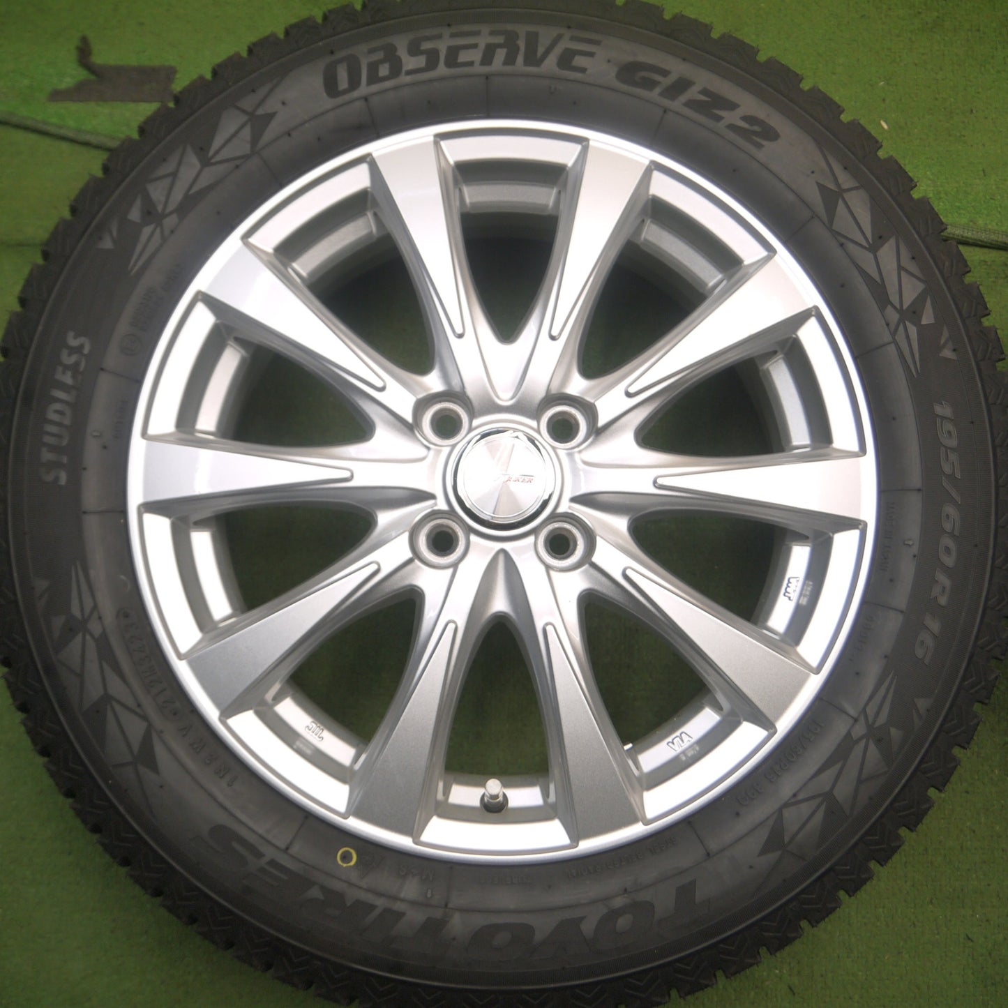 *送料無料* 超バリ溝！23年！キレイ！ほぼ10分★スタッドレス 195/60R16 トーヨー オブザーブ GIZ2 JOKER ジョーカー 16インチ PCD100/4H★4052804Hス