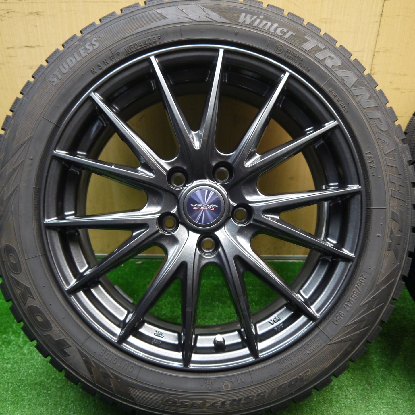 ほぼ未使用！23年！キレイ★スタッドレス 205/55R17 トーヨー ウインター トランパス TX VELVA SPORTZ ヴェルヴァ 17インチ PCD114.3/5H★5120209Hス