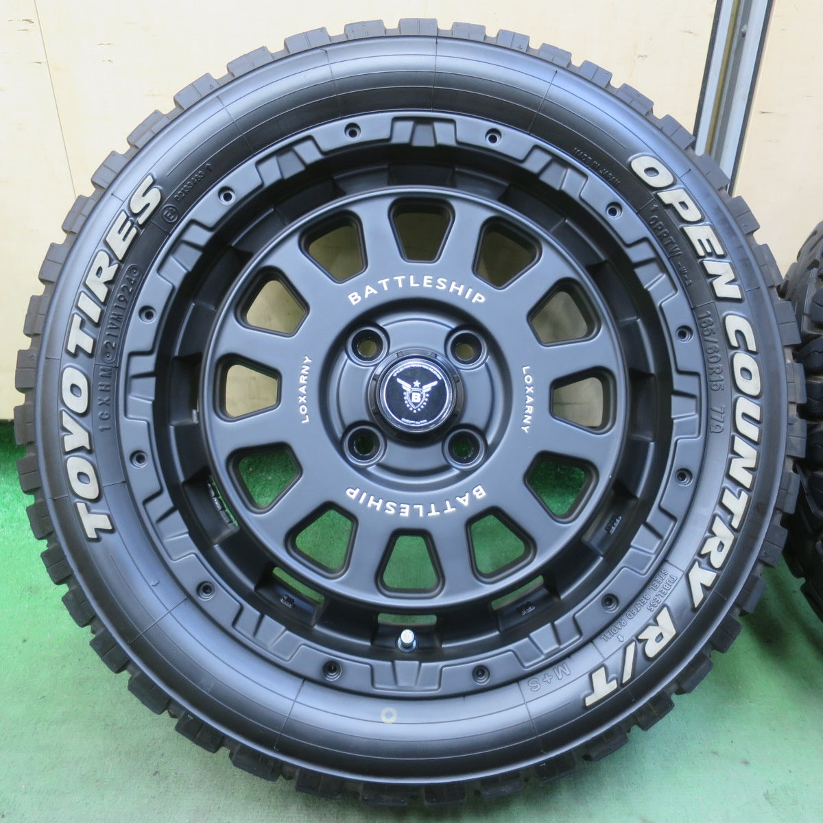 バリ溝！24年！キレイ！9.5分◎LOXARNY BATTLESHIP NEO BADX 165/60R15 トーヨー オープンカントリー R/T ホワイトレター ロクサーニ バトルシップ ネオ 15インチ ハスラー ソリオ 等 PCD100/4H◎6080701イノ