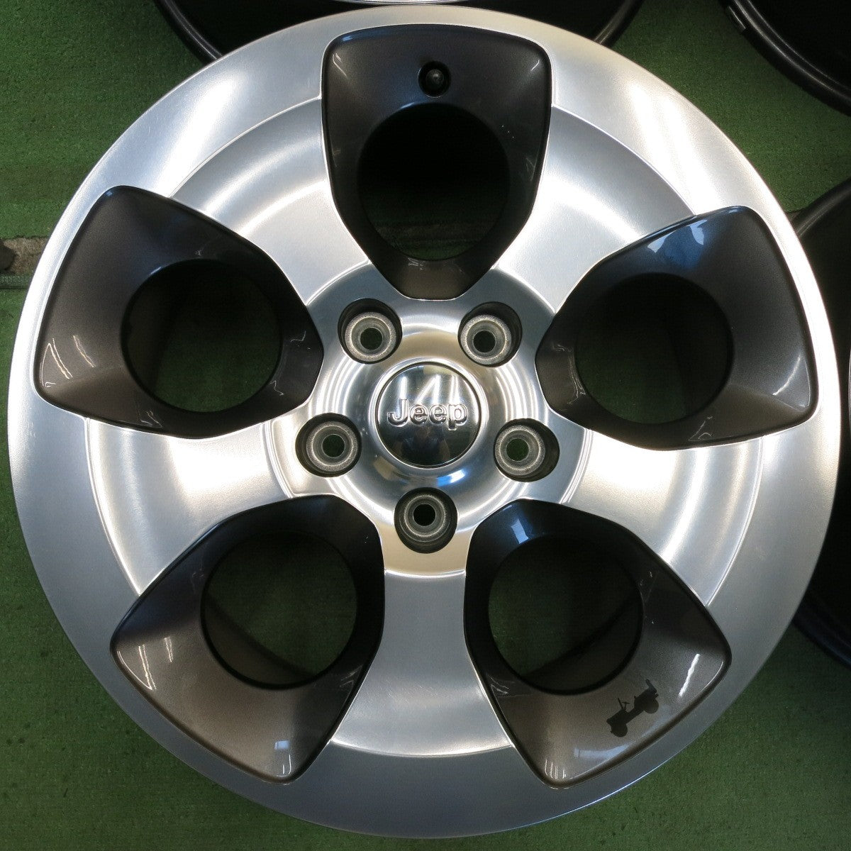 キレイ★ジープ JK ラングラー アンリミテッド サハラ 純正 MOPER ホイール 18インチ 18×7.5J PCD127/5H★6071101HAホ