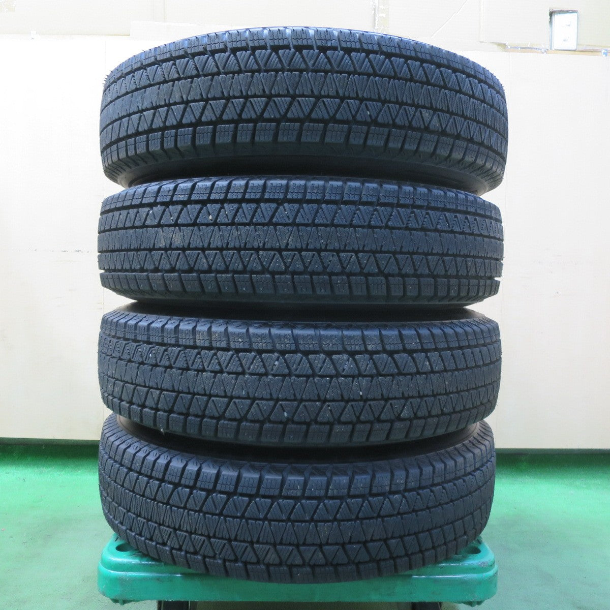 バリ溝！23年！キレイ！ほぼ10分★スズキ JB23 ジムニー 純正 175/80R16 スタッドレス ブリヂストン ブリザック DM-V3 16インチ PCD139.7/5H★5070608イス
