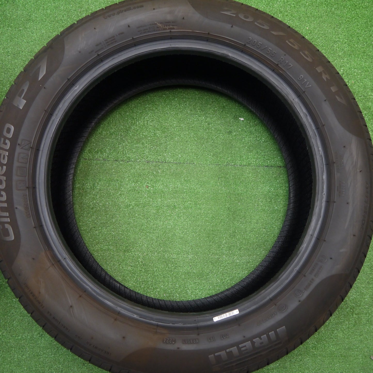 バリ溝！24年！9.5分★205/55R17 ピレリ Cinturato P7 タイヤ 17インチ ベンツ Aクラス Bクラス 等★5111003Hノタ