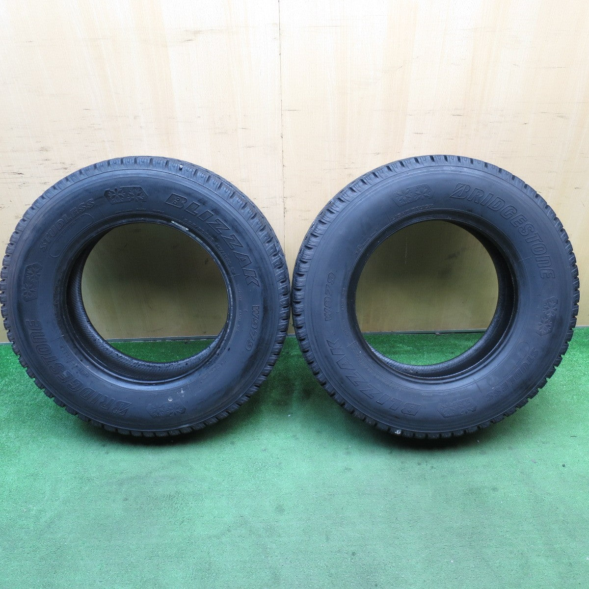 バリ溝！22年！9分！2本★トラック タイヤ 225/70R16 117/115L スタッドレス ブリヂストン ブリザック W979 タイヤ 16インチ★5061902NJスタ