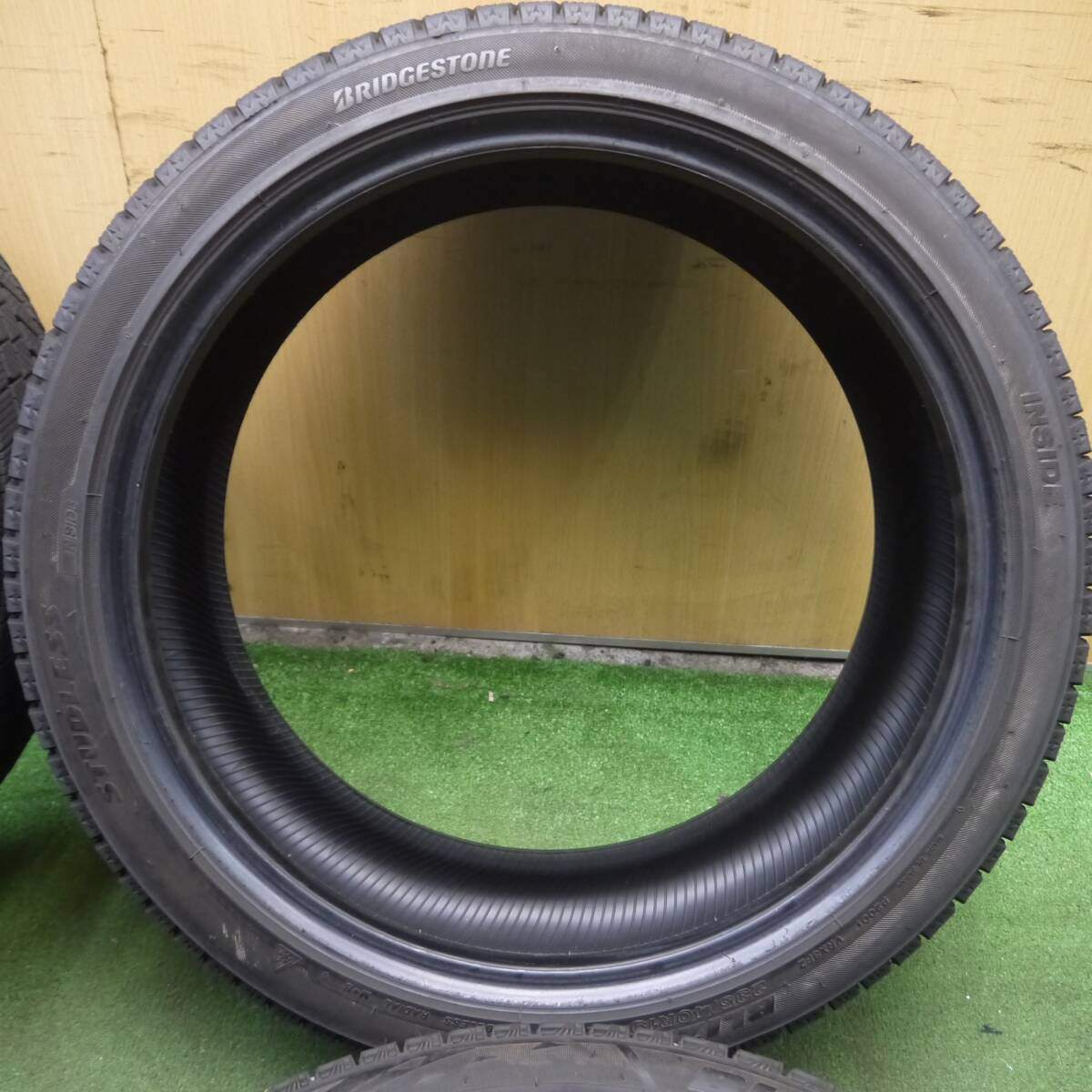 バリ溝！21年！9.5分★スタッドレス 235/40R19 ブリヂストン ブリザック VRX3 タイヤ クラウン カムリ等★4022904KKスタ