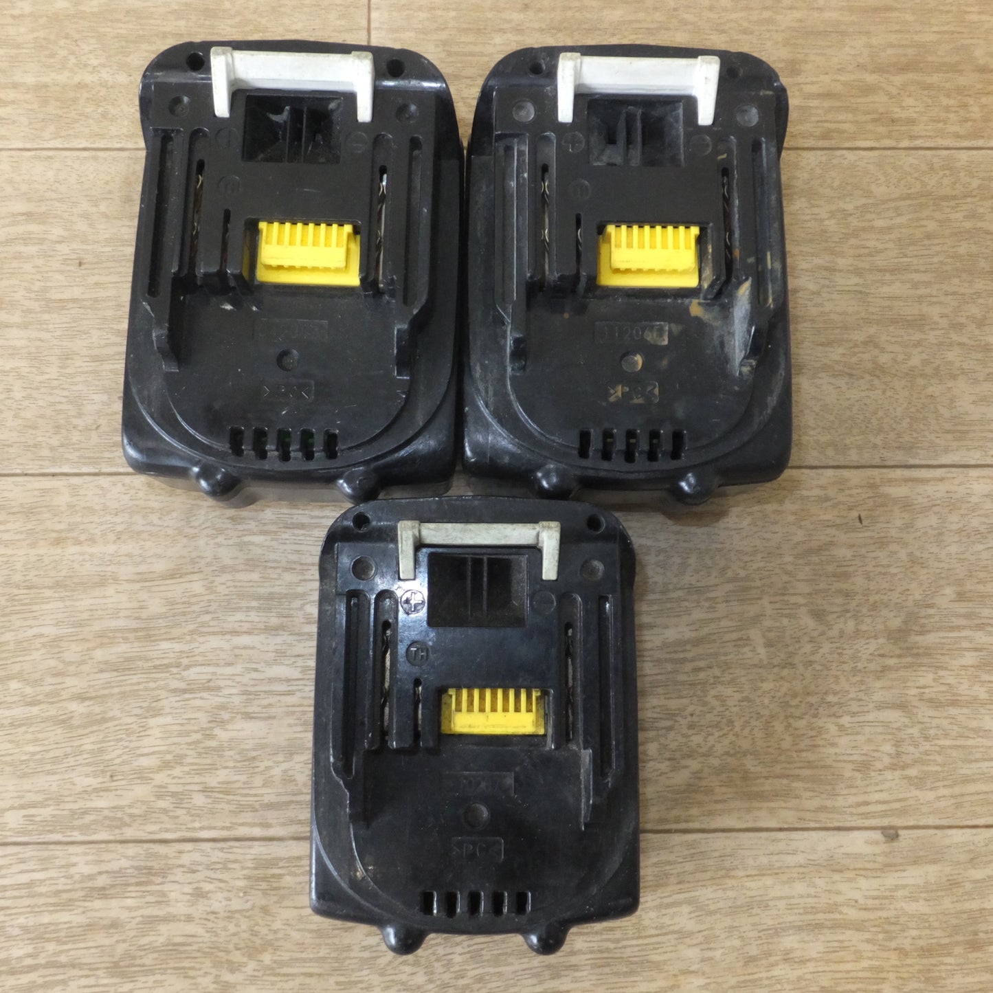 [送料無料] ★マキタ makita 充電式LEDワークライト ML806　バッテリ BL1430 2点　BL1415　セット★