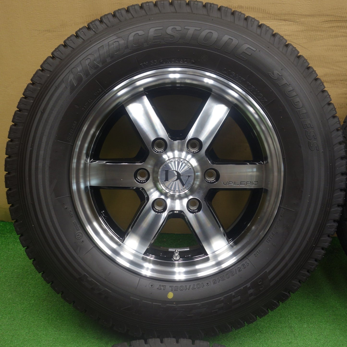 ほぼ未使用！キレイ◎スタッドレス 195/80R15 107/105L ブリヂストン ブリザック VL1 DV DIAVOLETTO VALERIO ディアヴォレット ヴァレリ 15インチ PCD139.7/6H◎6080301KTノ